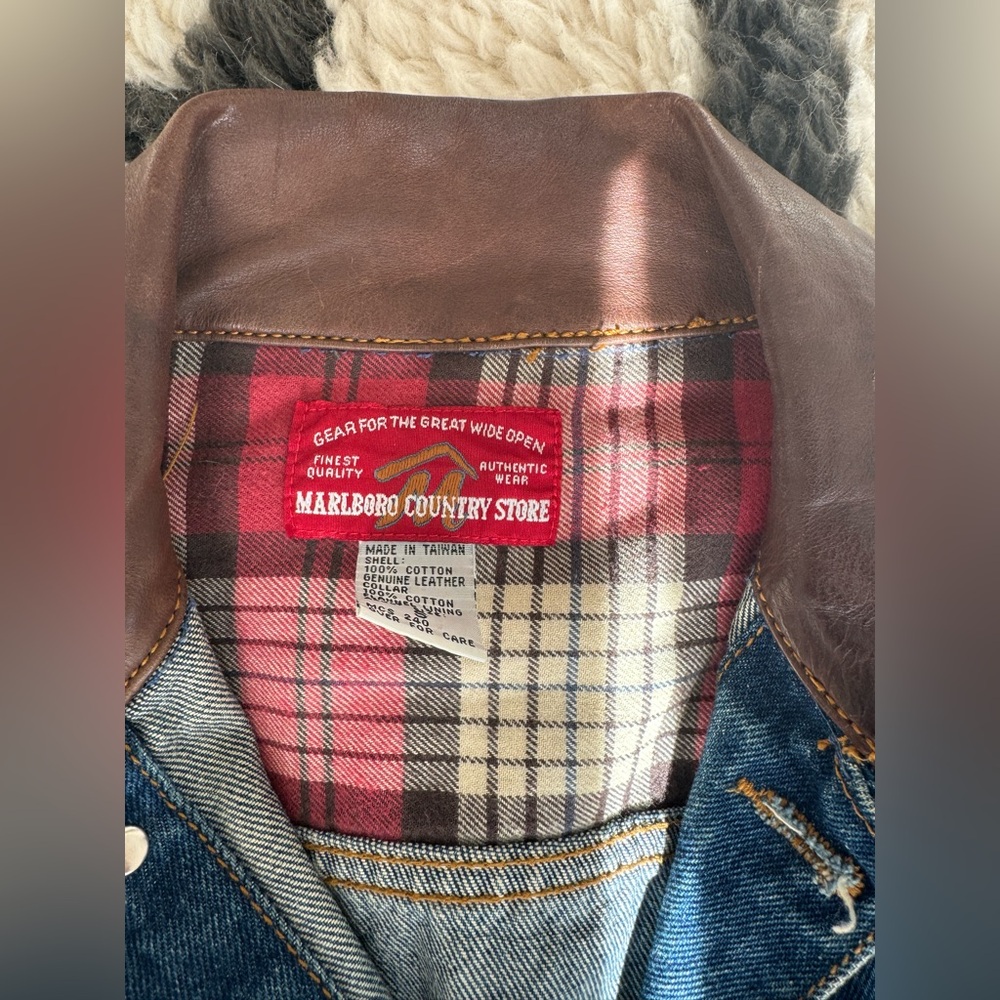 Vintage oversized Marlboro denim jacket with leather collar. Never worn sadly!
